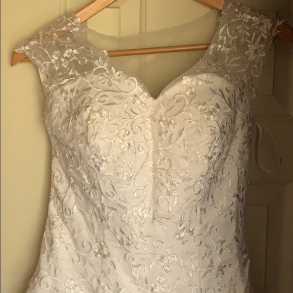 New Wedding Dress - Picture 5 of 5